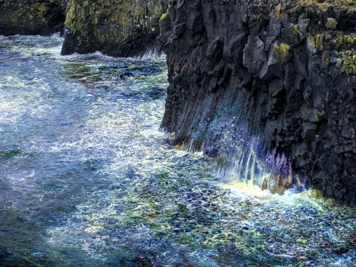 Underneath the wall of Yugai Gorge